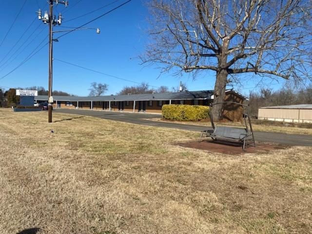 Andy Griffith Parkway Inn Mount Airy Exterior foto